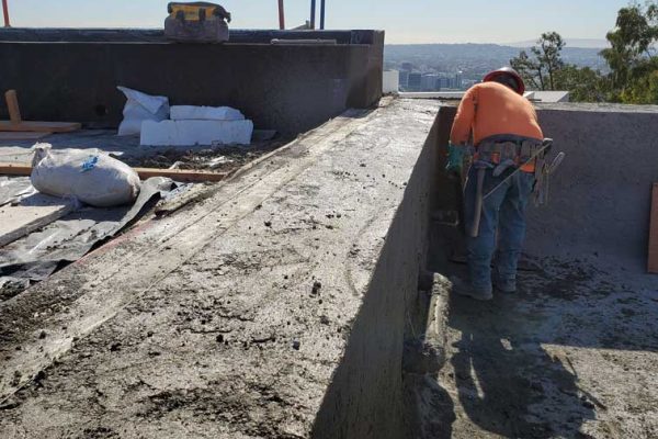 award-winning-pool-contractor-3_riviera-pools-and-spas_premium-pool-builder-in-los-angeles-and-southern-california