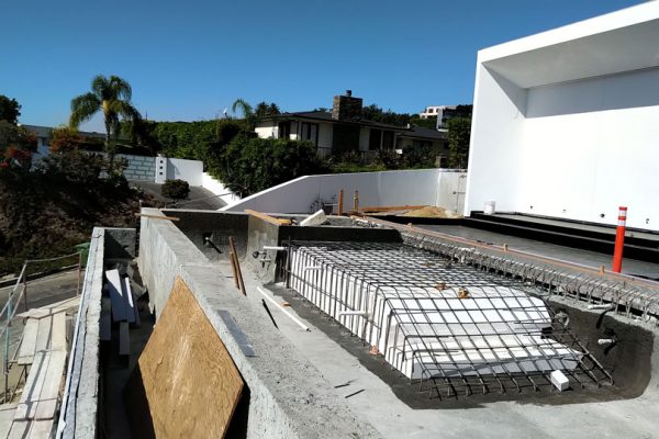 beautiful-custom-pool-and-patio-3_riviera-pools-and-spas_premium-pool-builder-in-los-angeles-and-southern-california