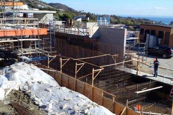 best-custom-pool-designs-2_riviera-pools-and-spas_premium-pool-builder-in-los-angeles-and-southern-california