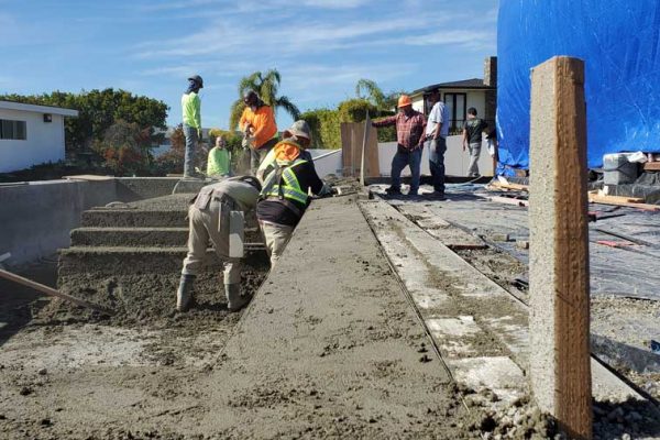 best-pool-construction-1_riviera-pools-and-spas_premium-pool-builder-in-los-angeles-and-southern-california