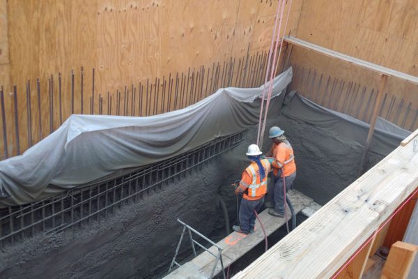 building-a-custom-pool-2_riviera-pools-and-spas_premium-pool-builder-in-los-angeles-and-southern-california