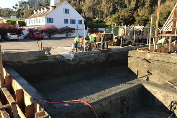 building-a-custom-pool-and-spa-2_riviera-pools-and-spas_premium-pool-builder-in-los-angeles-and-southern-california