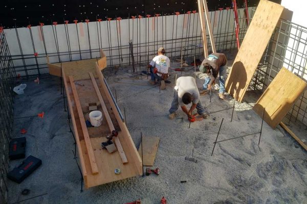 building-a-custom-pool-and-spa-3_riviera-pools-and-spas_premium-pool-builder-in-los-angeles-and-southern-california