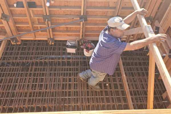 building-a-custom-pool-in-progress-1_riviera-pools-and-spas_premium-pool-builder-in-los-angeles-and-southern-california