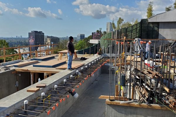 building-a-custom-pool-in-progress-2_riviera-pools-and-spas_premium-pool-builder-in-los-angeles-and-southern-california(1)