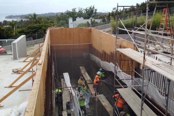building-custom-pools-1_riviera-pools-and-spas_premium-pool-builder-in-los-angeles-and-southern-california