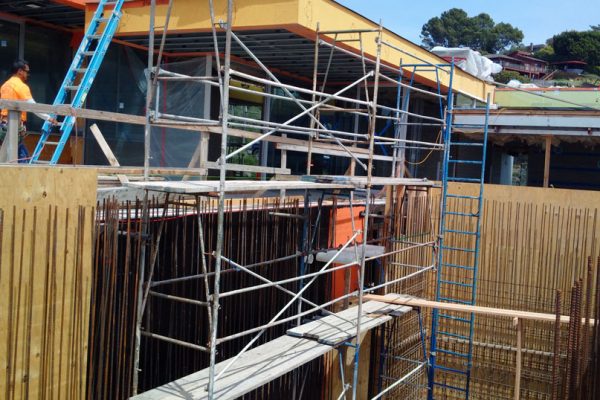 building-custom-pools-3_riviera-pools-and-spas_premium-pool-builder-in-los-angeles-and-southern-california