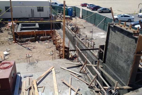 construction-for-new-pool-2_riviera-pools-and-spas_premium-pool-builder-in-los-angeles-and-southern-california