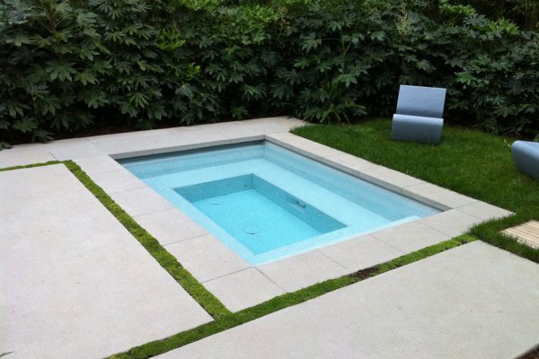 custom-residential-spa_riviera-pools-and-spas_premium-pool-builder-in-los-angeles-and-southern-california