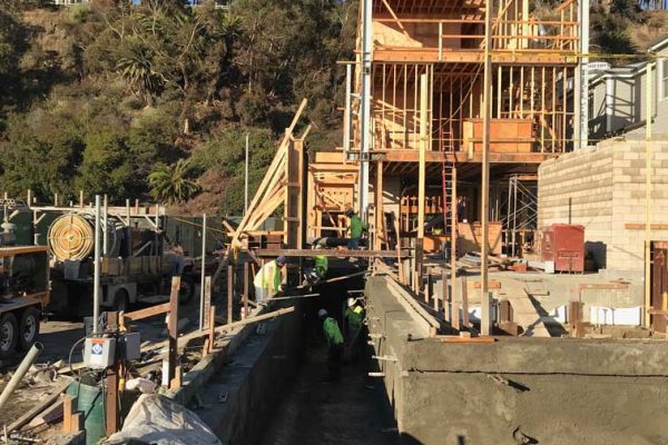 designed-and-engineered-custom-pool-and-spa-2_riviera-pools-and-spas_premium-pool-builder-in-los-angeles-and-southern-california