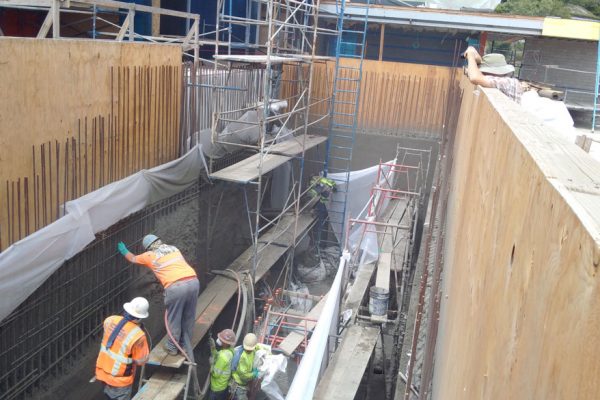 highest-quality-custom-pool-construction-2_riviera-pools-and-spas_premium-pool-builder-in-los-angeles-and-southern-california
