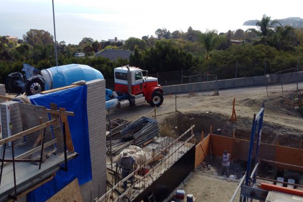 how-to-build-a-custom-pool-and-spa-2_riviera-pools-and-spas_premium-pool-builder-in-los-angeles-and-southern-california