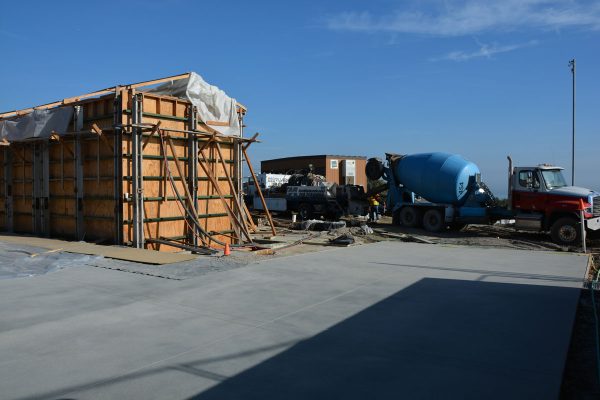 how-to-build-a-custom-pool-and-spa-3_riviera-pools-and-spas_premium-pool-builder-in-los-angeles-and-southern-california