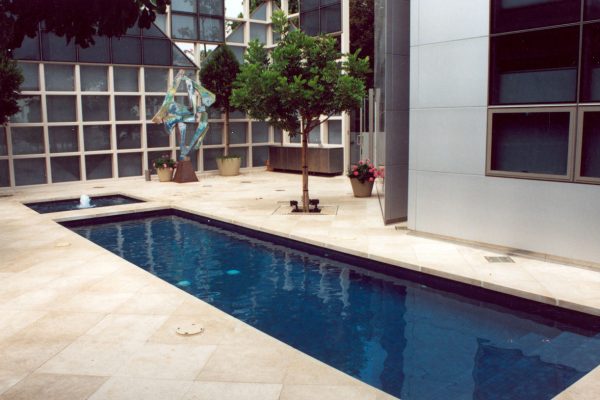 indoor-pool-and-fountain_riviera-pools-and-spas_premium-pool-builder-in-los-angeles-and-southern-california