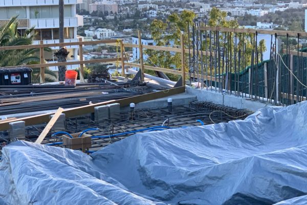 inside-look-at-custom-pool-construction-2_riviera-pools-and-spas_premium-pool-builder-in-los-angeles-and-southern-california