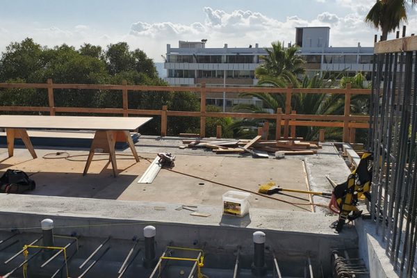 inside-look-at-custom-pool-construction-3_riviera-pools-and-spas_premium-pool-builder-in-los-angeles-and-southern-california