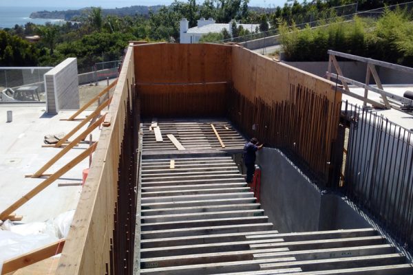 most-reliable-custom-pool-2_riviera-pools-and-spas_premium-pool-builder-in-los-angeles-and-southern-california