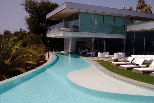 sleek-pool-with-custom-patio-3_riviera-pools-and-spas_premium-pool-builder-in-los-angeles-and-southern-california