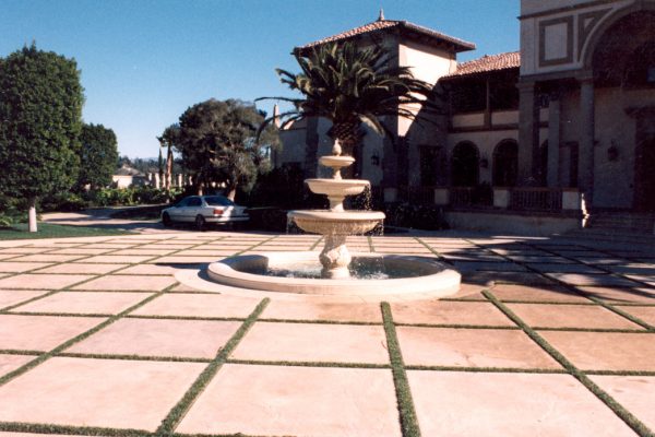 tiered-water-fountain-water-feature_riviera-pools-and-spas_premium-pool-builder-in-los-angeles-and-southern-california