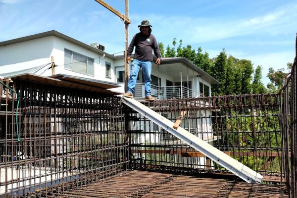 work-in-progress_building-custom-pool-2_riviera-pools-and-spas_premium-pool-builder-in-los-angeles-and-southern-california